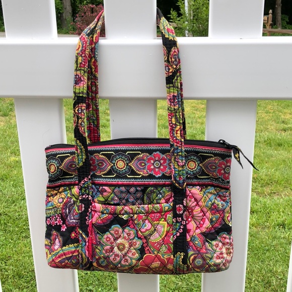 Vera Bradley Handbags - 🌸 Authentic Vera Bradley handbag 👜🌸